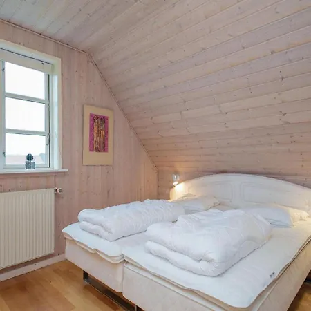 Two Bedroom Holiday In * Лёккен