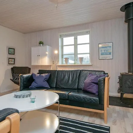Дом отдыха Two Bedroom Holiday In