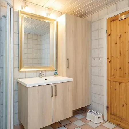 Two Bedroom Holiday In Лёккен