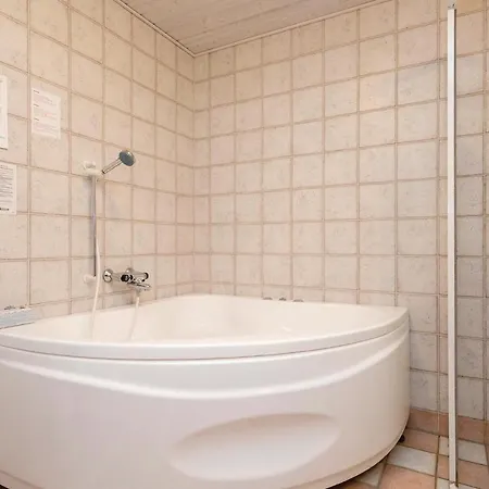 Two Bedroom Holiday In *