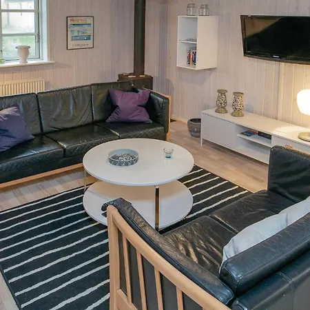 Дом отдыха Two Bedroom Holiday In
